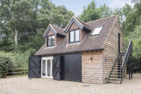 Cosy, private, cabin suit couples looking for a retreat and business traveller, near Frieth